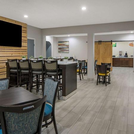 Quality Inn & Suites Roanoke - Fort Worth North Bagian luar foto