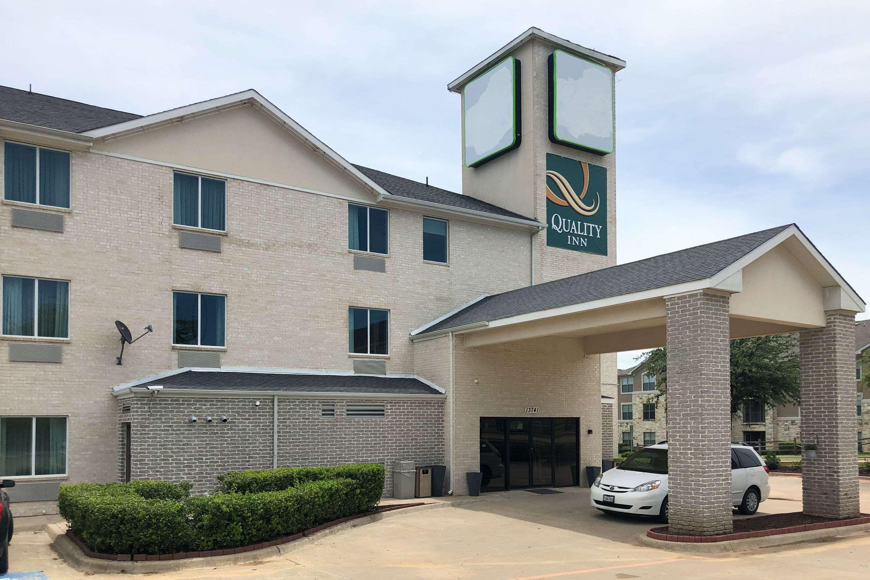 Quality Inn & Suites Roanoke - Fort Worth North Bagian luar foto