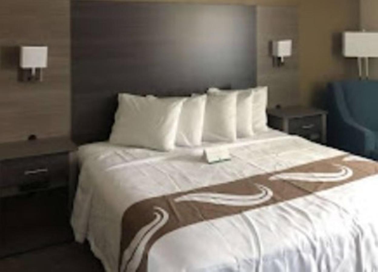 Quality Inn & Suites Roanoke - Fort Worth North Bagian luar foto