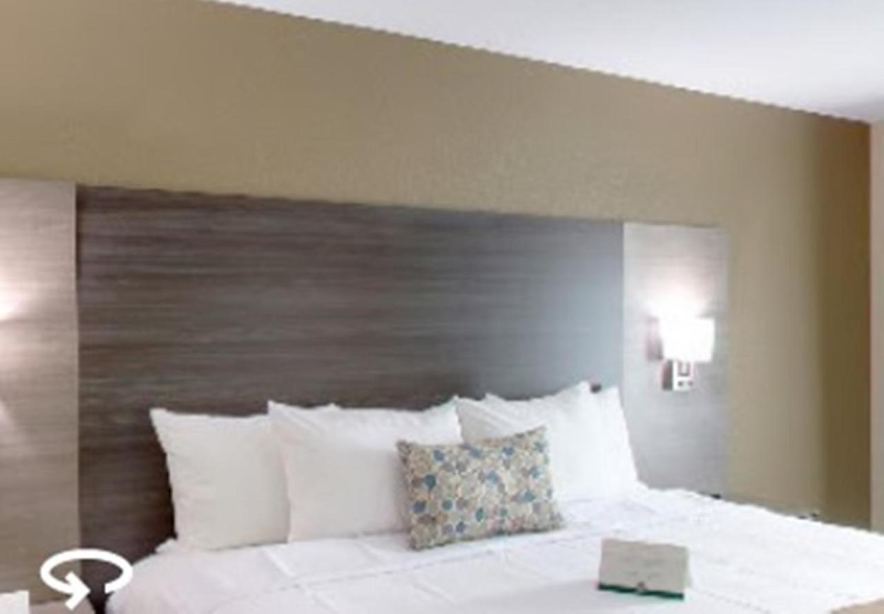 Quality Inn & Suites Roanoke - Fort Worth North Bagian luar foto
