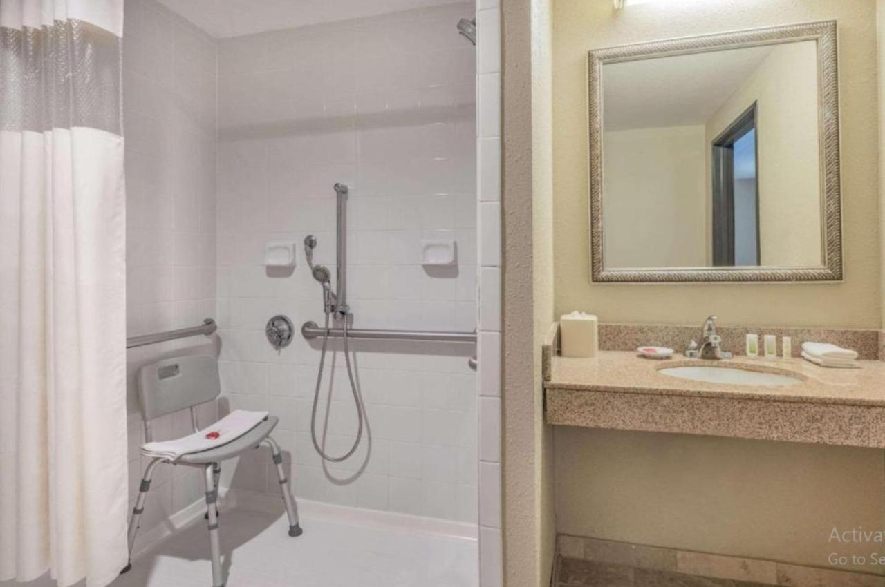 Quality Inn & Suites Roanoke - Fort Worth North Bagian luar foto
