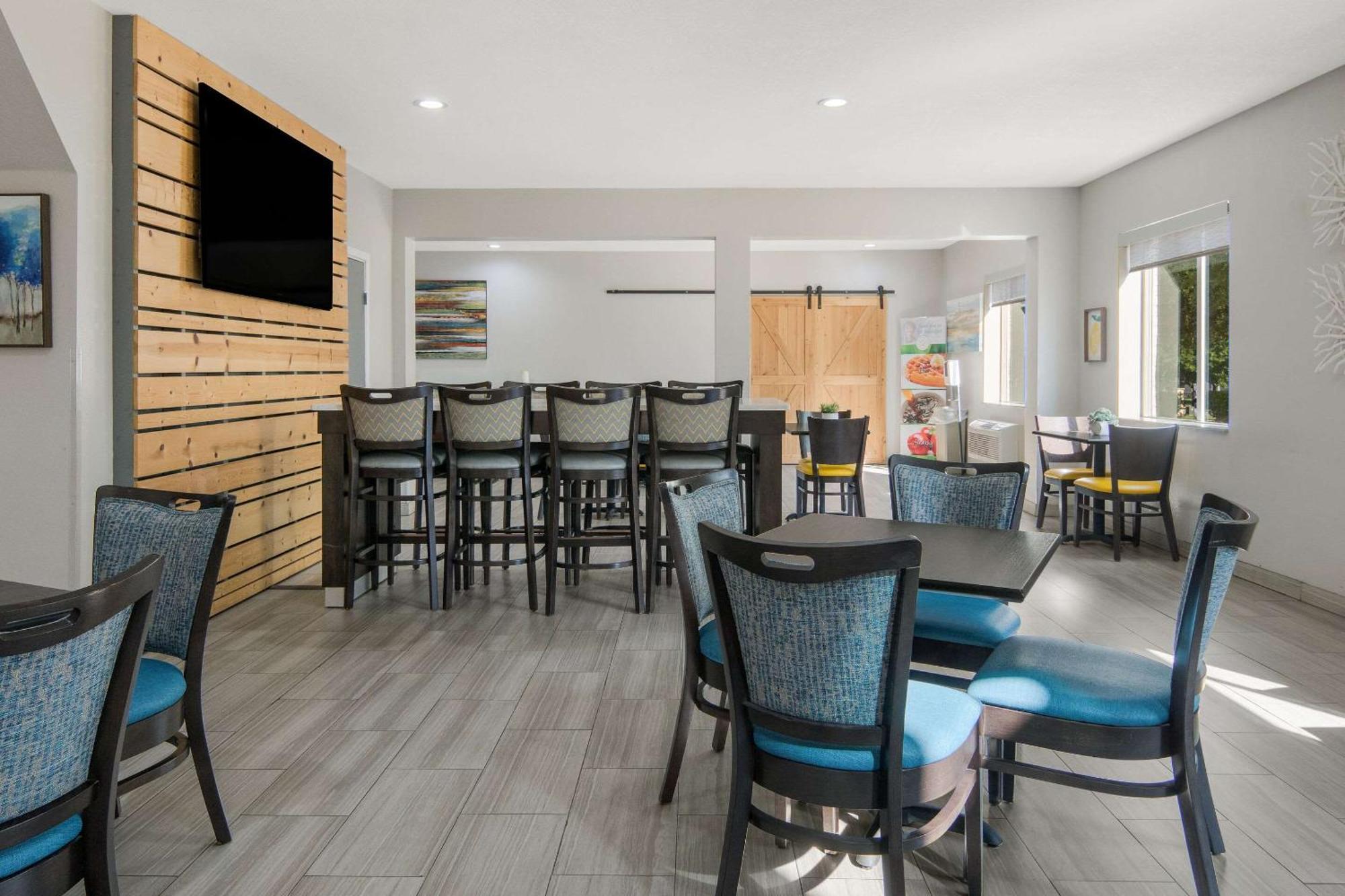 Quality Inn & Suites Roanoke - Fort Worth North Bagian luar foto