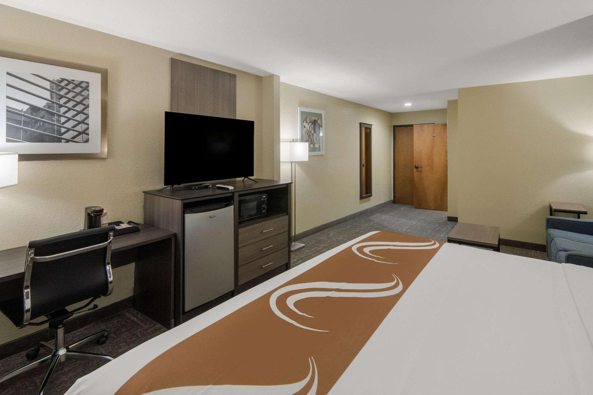 Quality Inn & Suites Roanoke - Fort Worth North Bagian luar foto