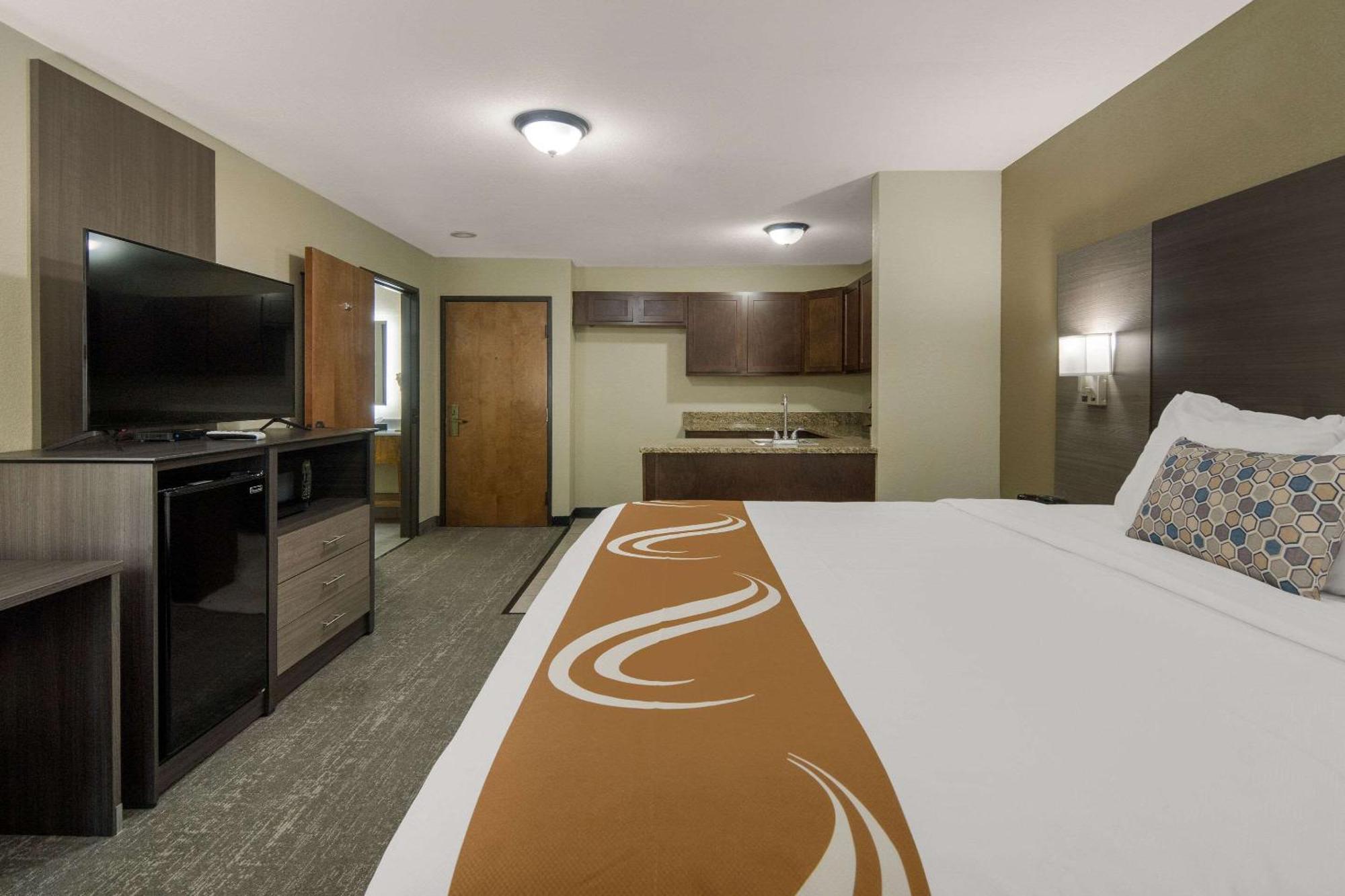 Quality Inn & Suites Roanoke - Fort Worth North Bagian luar foto