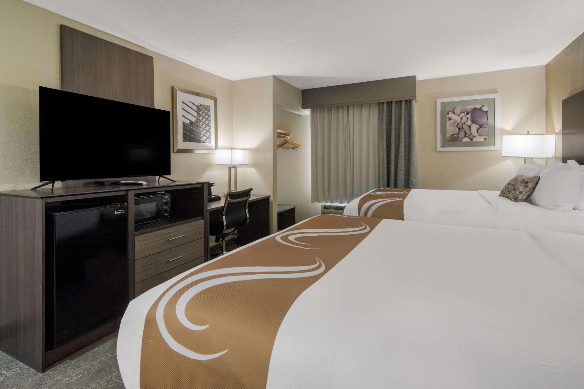 Quality Inn & Suites Roanoke - Fort Worth North Bagian luar foto