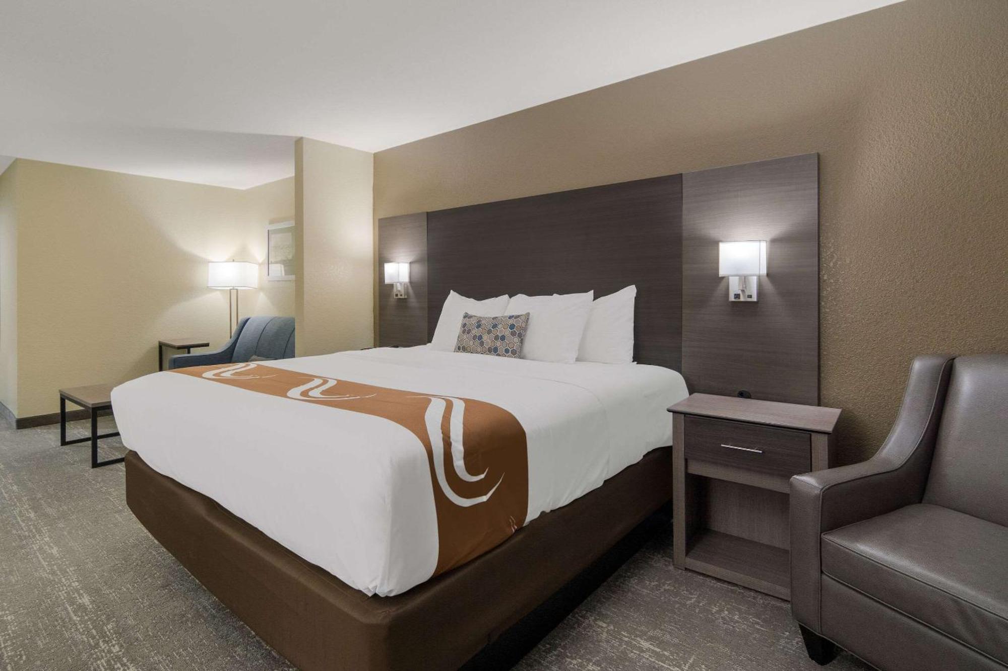 Quality Inn & Suites Roanoke - Fort Worth North Bagian luar foto