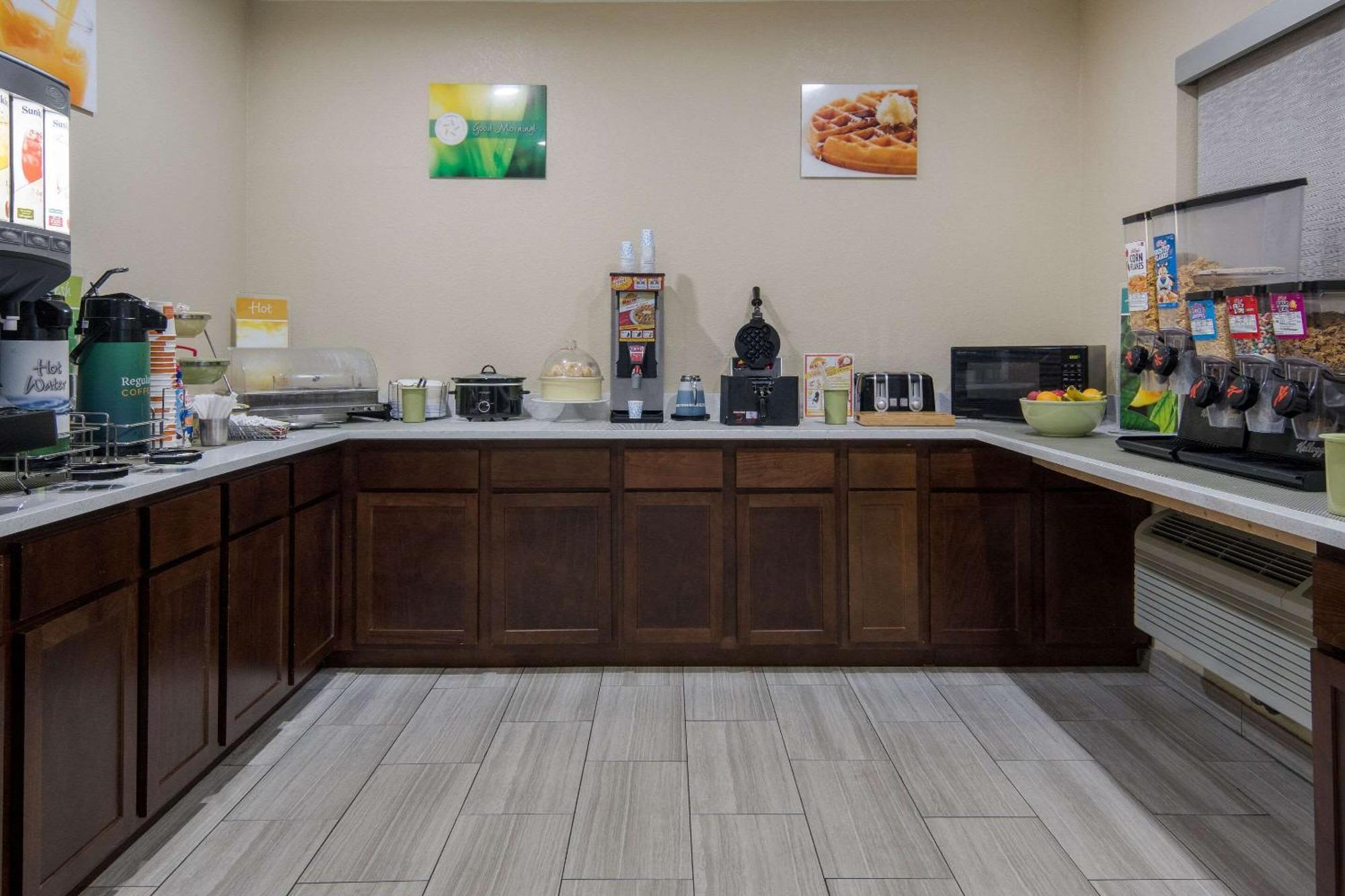 Quality Inn & Suites Roanoke - Fort Worth North Bagian luar foto