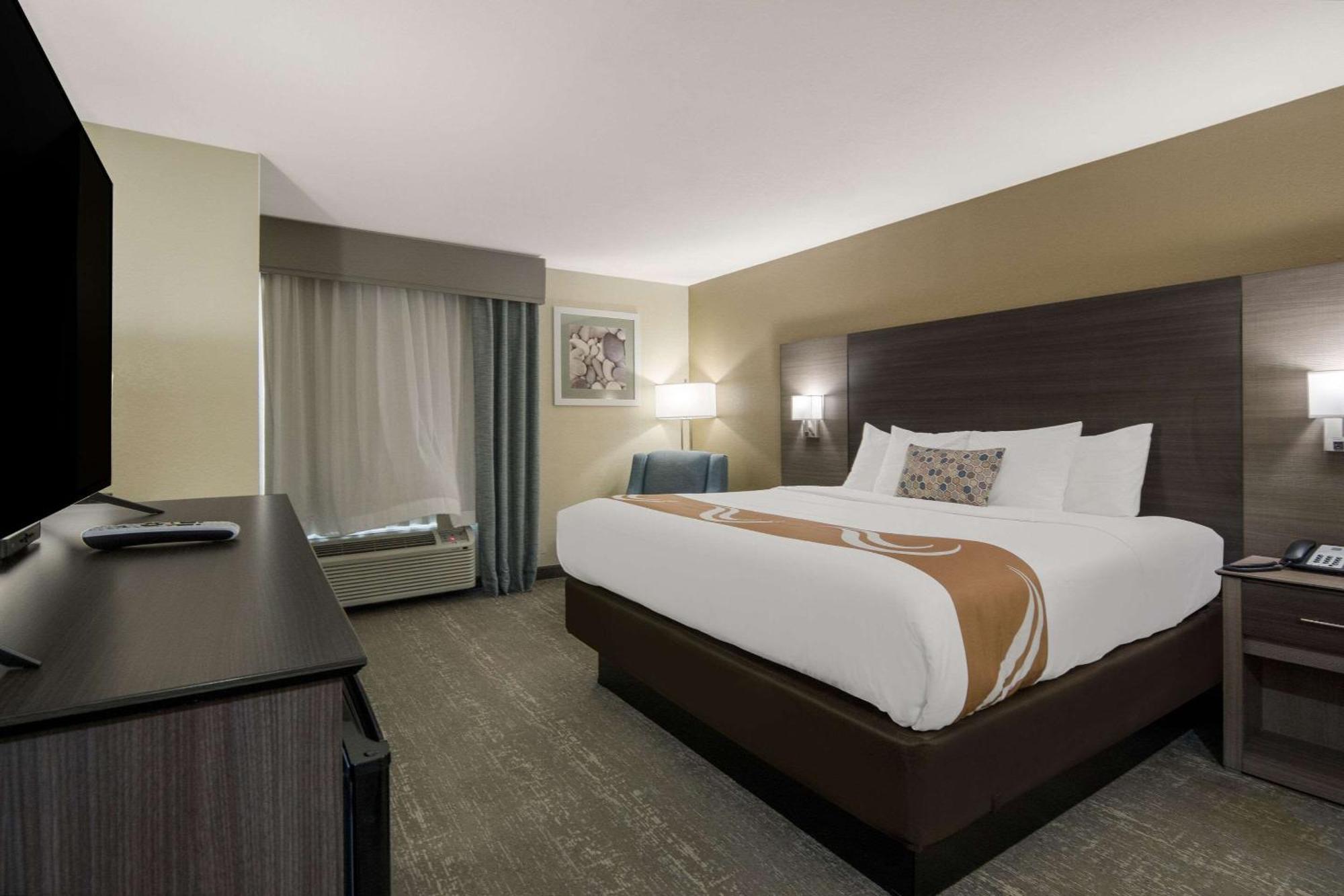Quality Inn & Suites Roanoke - Fort Worth North Bagian luar foto