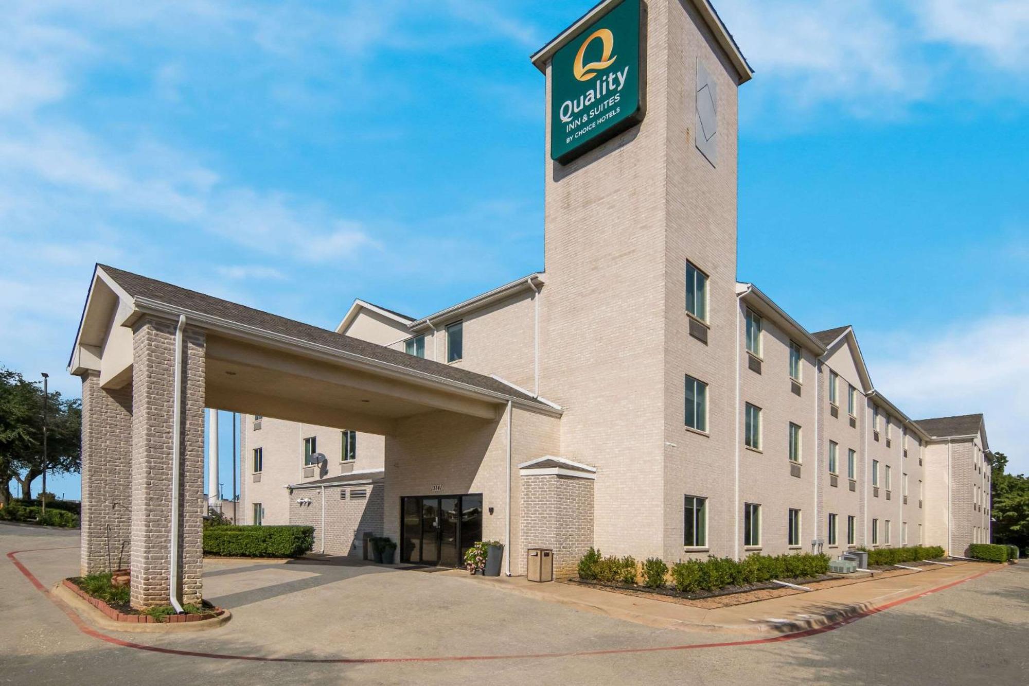 Quality Inn & Suites Roanoke - Fort Worth North Bagian luar foto