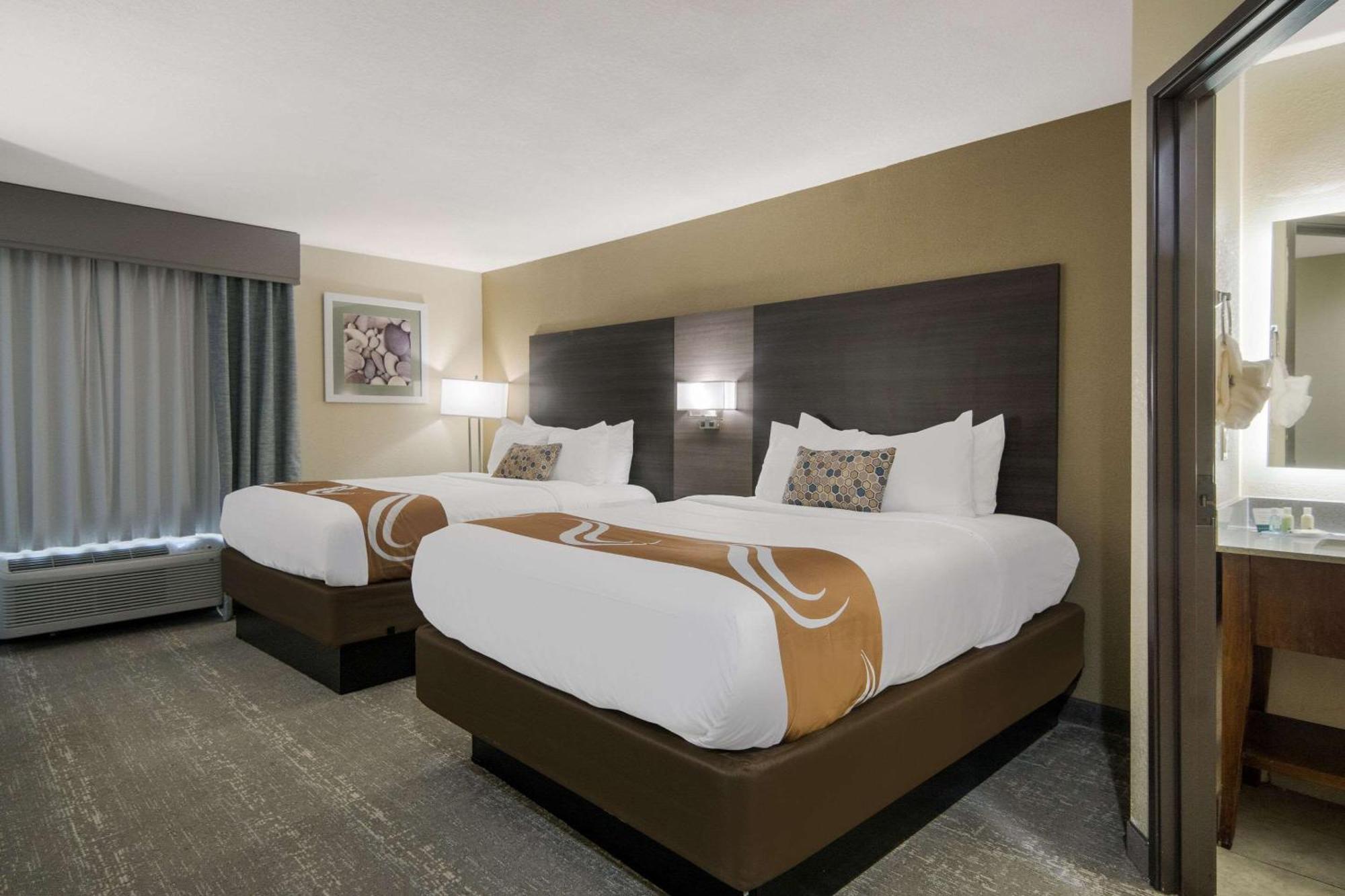 Quality Inn & Suites Roanoke - Fort Worth North Bagian luar foto