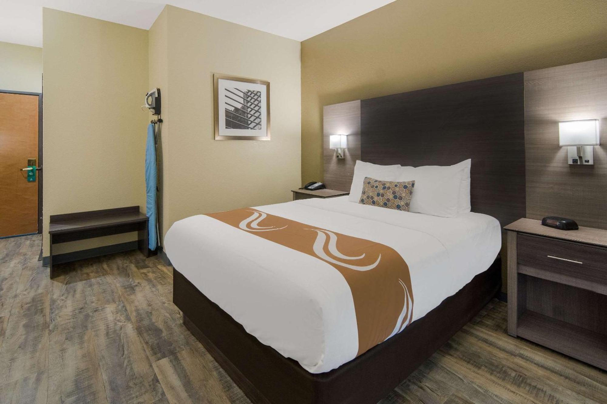 Quality Inn & Suites Roanoke - Fort Worth North Bagian luar foto