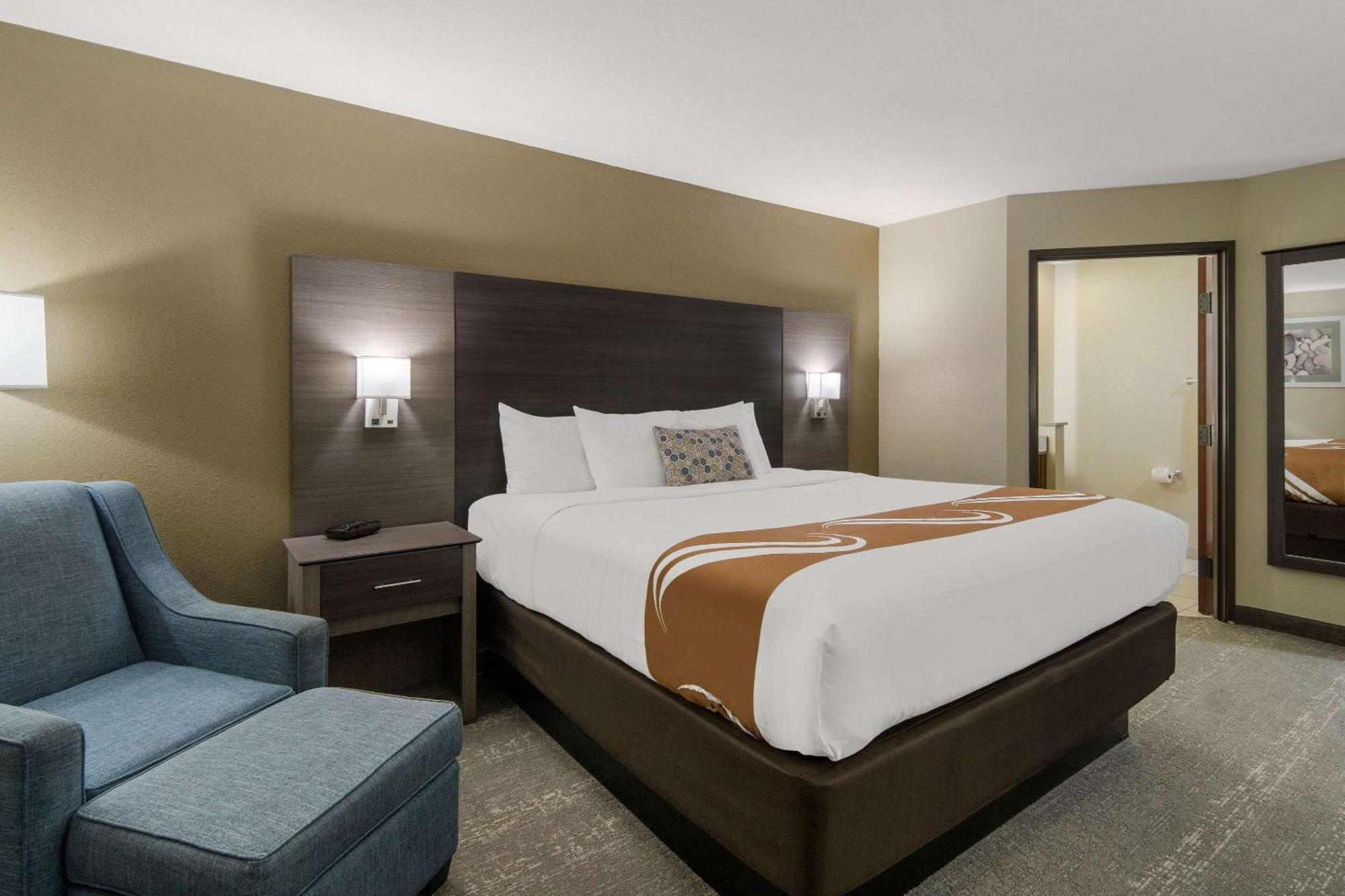 Quality Inn & Suites Roanoke - Fort Worth North Bagian luar foto