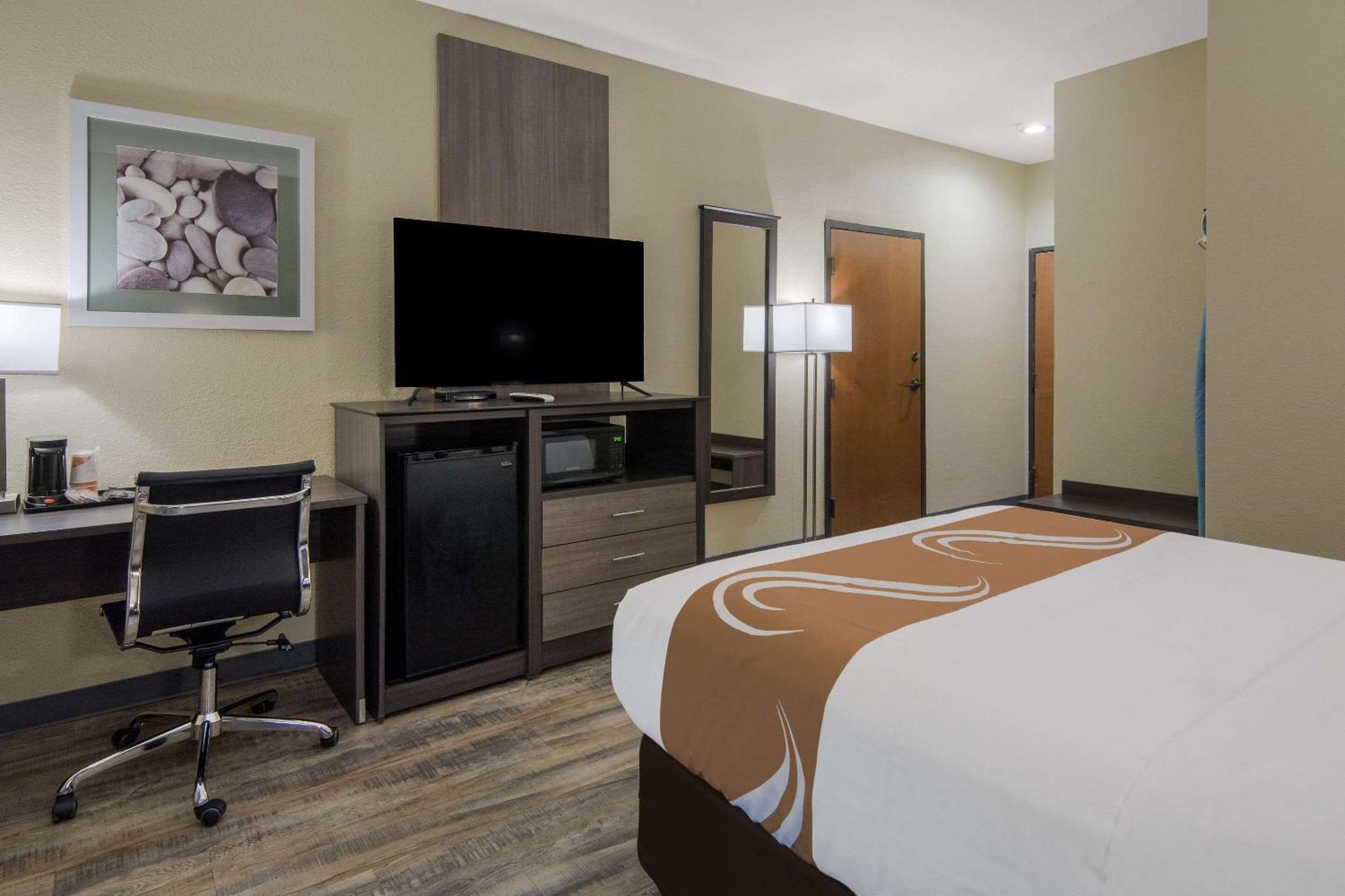 Quality Inn & Suites Roanoke - Fort Worth North Bagian luar foto
