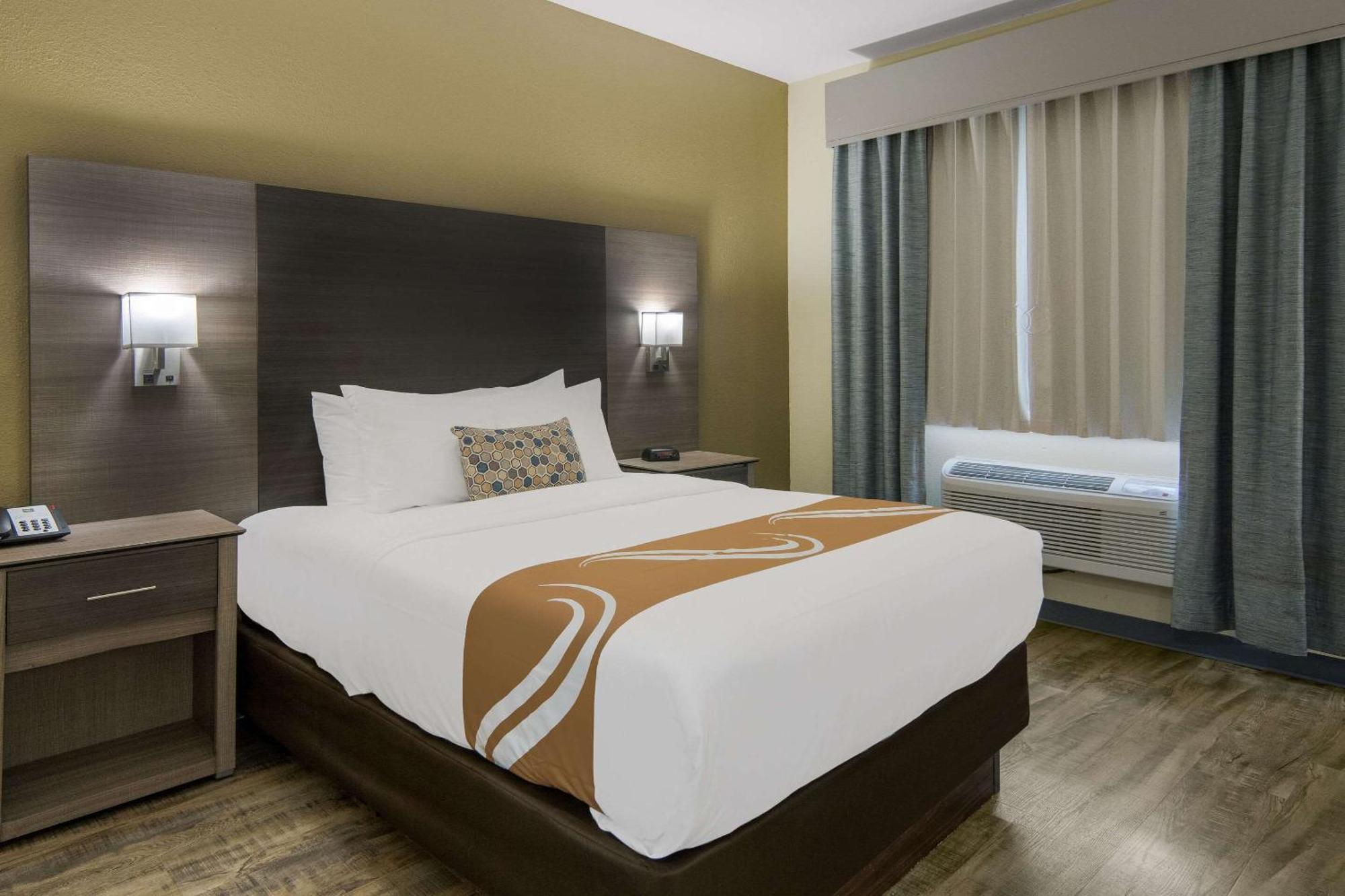 Quality Inn & Suites Roanoke - Fort Worth North Bagian luar foto