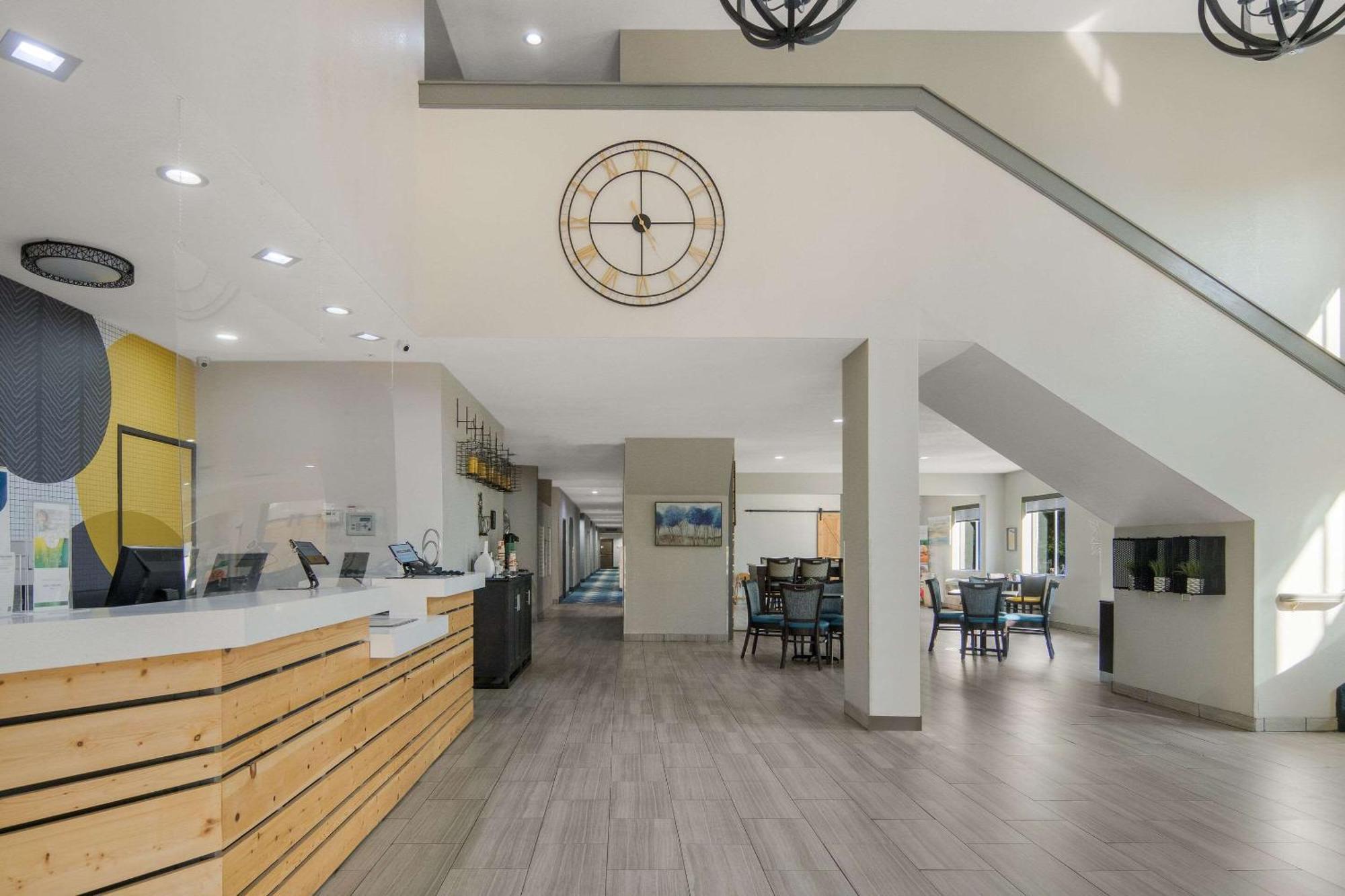 Quality Inn & Suites Roanoke - Fort Worth North Bagian luar foto