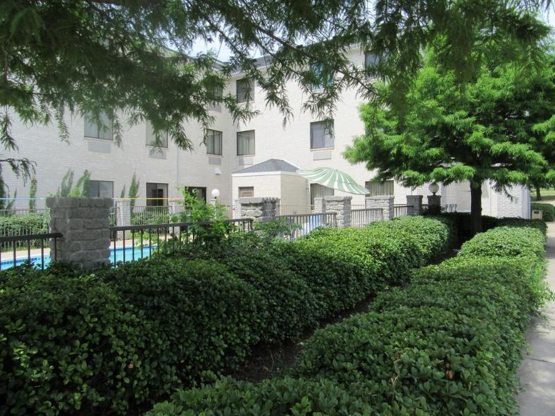 Quality Inn & Suites Roanoke - Fort Worth North Bagian luar foto